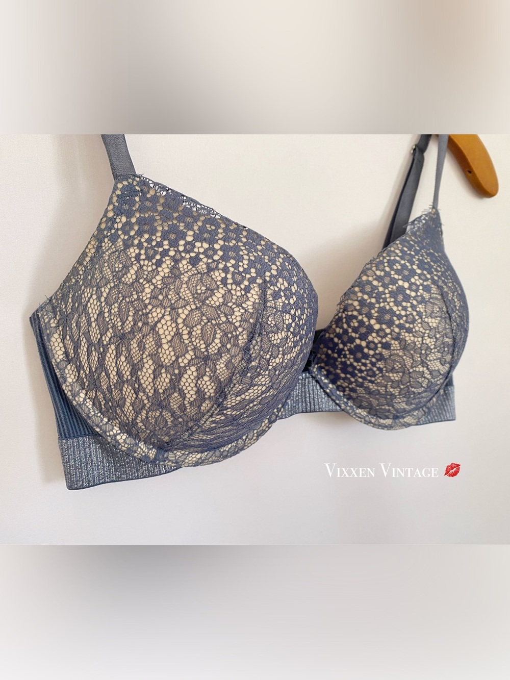 VICTORIA'S SECRET 2019 'VERY SEXY' CHANTILLY ROSE LACE PUSH-UP BRA IN BLUE
